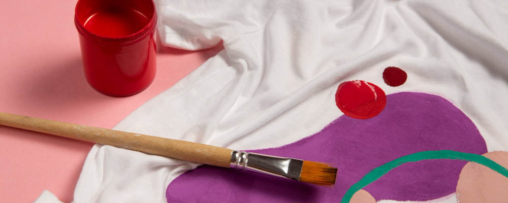 Как сделать роспись на футболке с помощью специальных маркеров🧑‍🎨