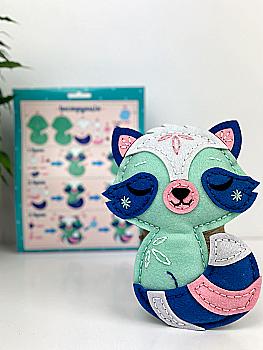 Сшей сам игрушку из фетра "Енотик", СИ-27 Сшей сам игрушку из фетра "Енотик", СИ-27