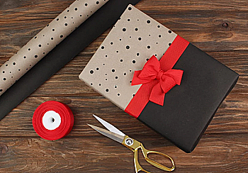 Бумага упаковочная "Снежок черный+тон черный" в рулоне (0,7*8 м), 255-4280