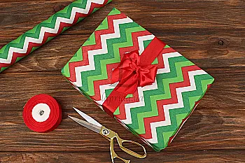 Бумага упаковочная "Зигзаг зелено красный", в рулоне, 0,7*8 м, 255-8547