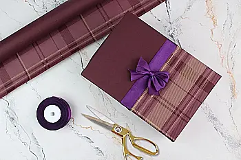 Бумага упаковочная крафт, тон баклажан+клетка, в рулоне (0,7*8 м), 255-4600