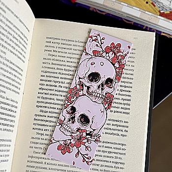 Закладка для книг "Skulls and cherry blossom"