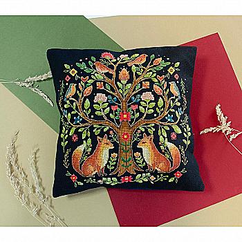 Набор-подушка для вышивания крестиком "Дерево лесных историй", AHP-021
