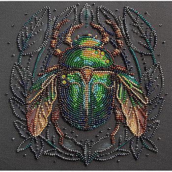 Набор-меди для вышивки бисером на натуральном художественном холсте "Изумрудный жук", AMB-105