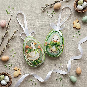 Набір для вишивання бісером інтер’єрної прикраси на натуральному художньому холсті "Гості до Пасхи", ABT-058