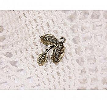 Набір металевих підвісок Листя на гілочці 24*27 мм, 10 шт Набір металевих підвісок Листя на гілочці 24*27 мм, 10 шт