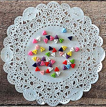 Міні-гудзики, пластик. Трикутнички, 50 шт, HY00457 Міні-гудзики, пластик. Трикутнички, 50 шт, HY00457