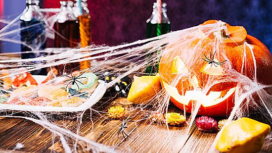 Топ-5 творчих ідей для декору оселі на Хелловін за допомогою художніх матеріалів🎃