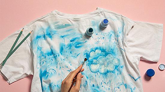 Кастомізація одягу акрилом: як перетворити старе худі на дизайнерську річ