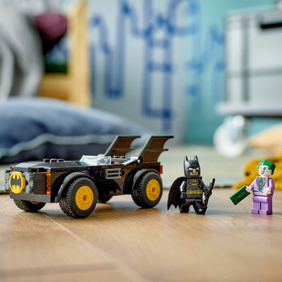 Конструктор Lego DC Batman "Погоня на Бетмобілі: Бетмен проти Джокера" 76264 3