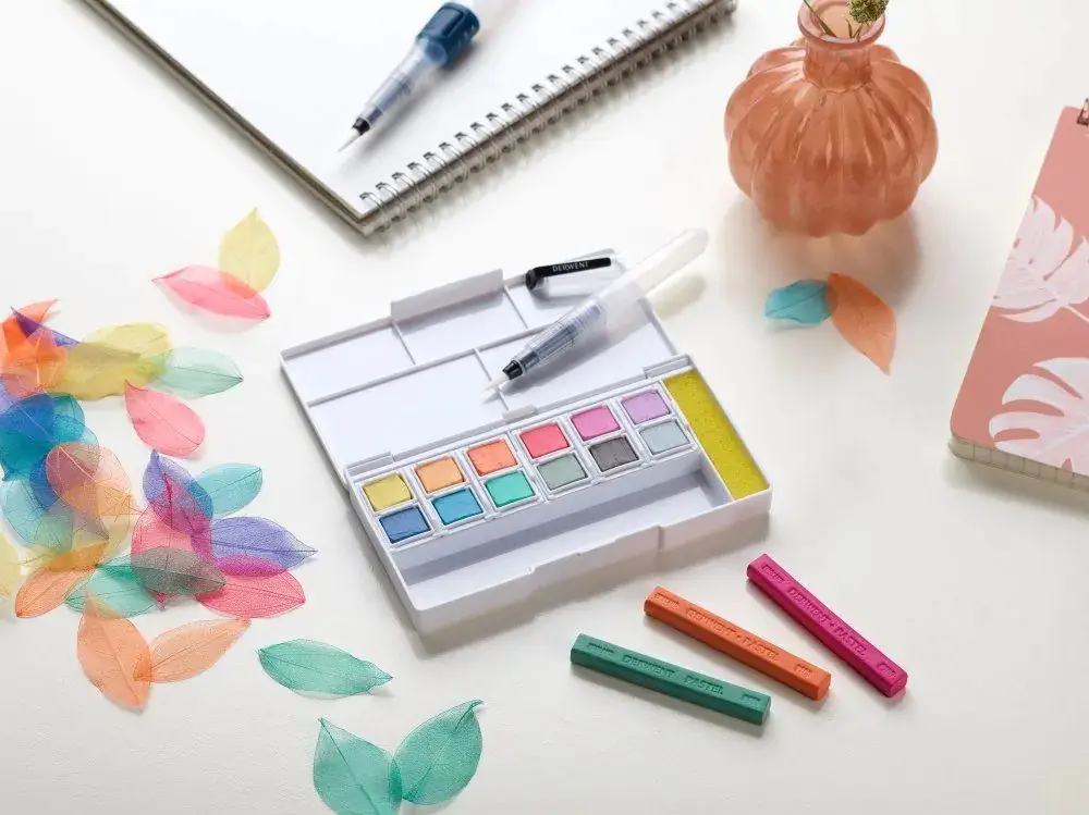 Набор Pastel Shades Paint Pan, 12 цветов + кисть с резервуаром, Derwent 2