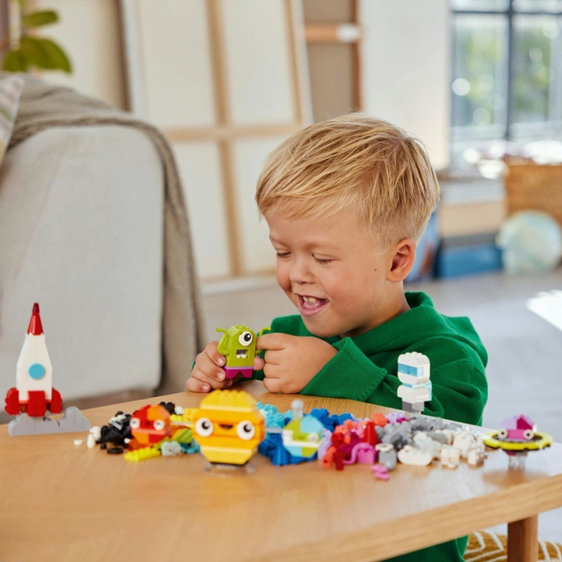 Конструктор Lego Classic "Творчі космічні обʼєкти", 11037 7