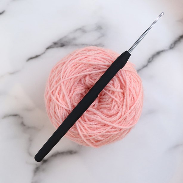 Крючок стальной 0.75 мм с черной ручкой (золотой наконечник), 30862 KnitPro 5