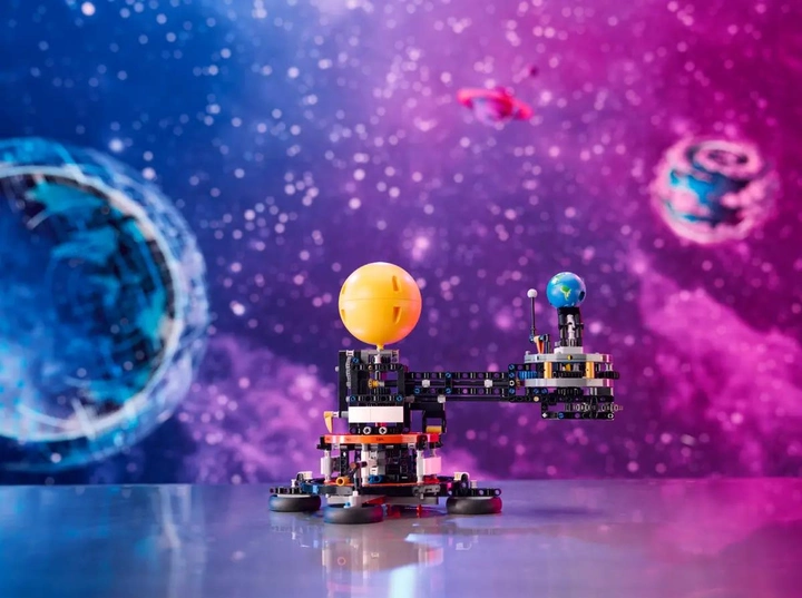 Конструктор Lego Technic "Земля и Луна на орбите", 42179 7