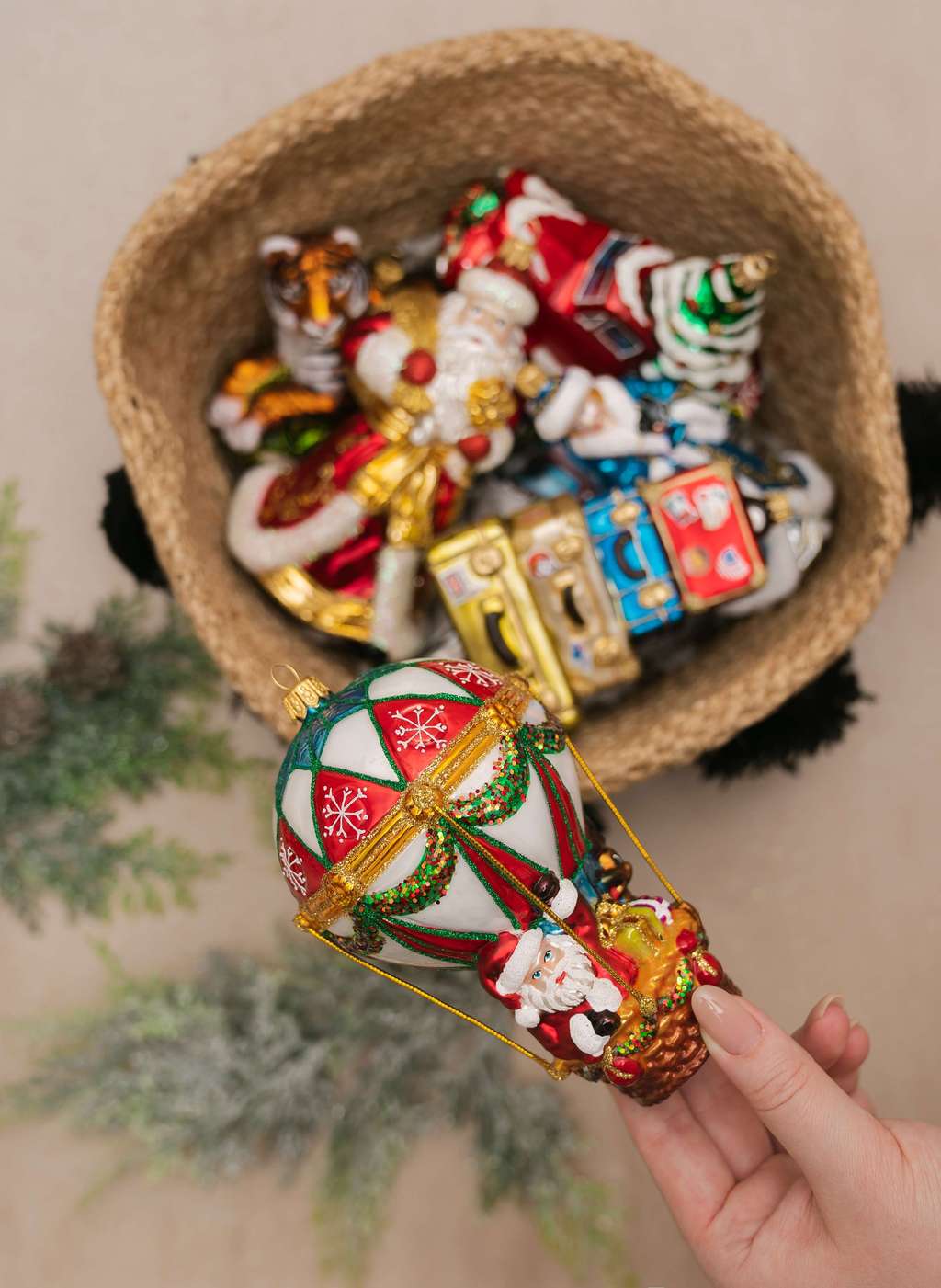 Елочное украшение ручной росписью стеклянное Санта на воздушном шаре 12,7 см (подар.уп.), A2129 13