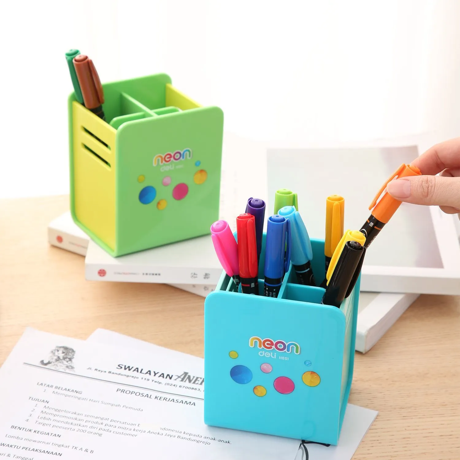 Подставка для ручек, 4 от, пластик, "Кубик Neon" Deli EH85104, 75917 3