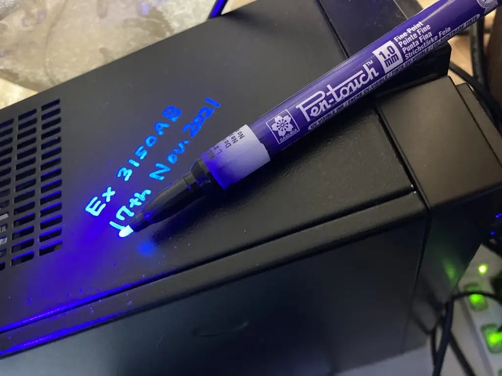 Маркер Pen-Touch Голубой, ультрафиолетовый, тонкий 0,7 мм, Sakura 3