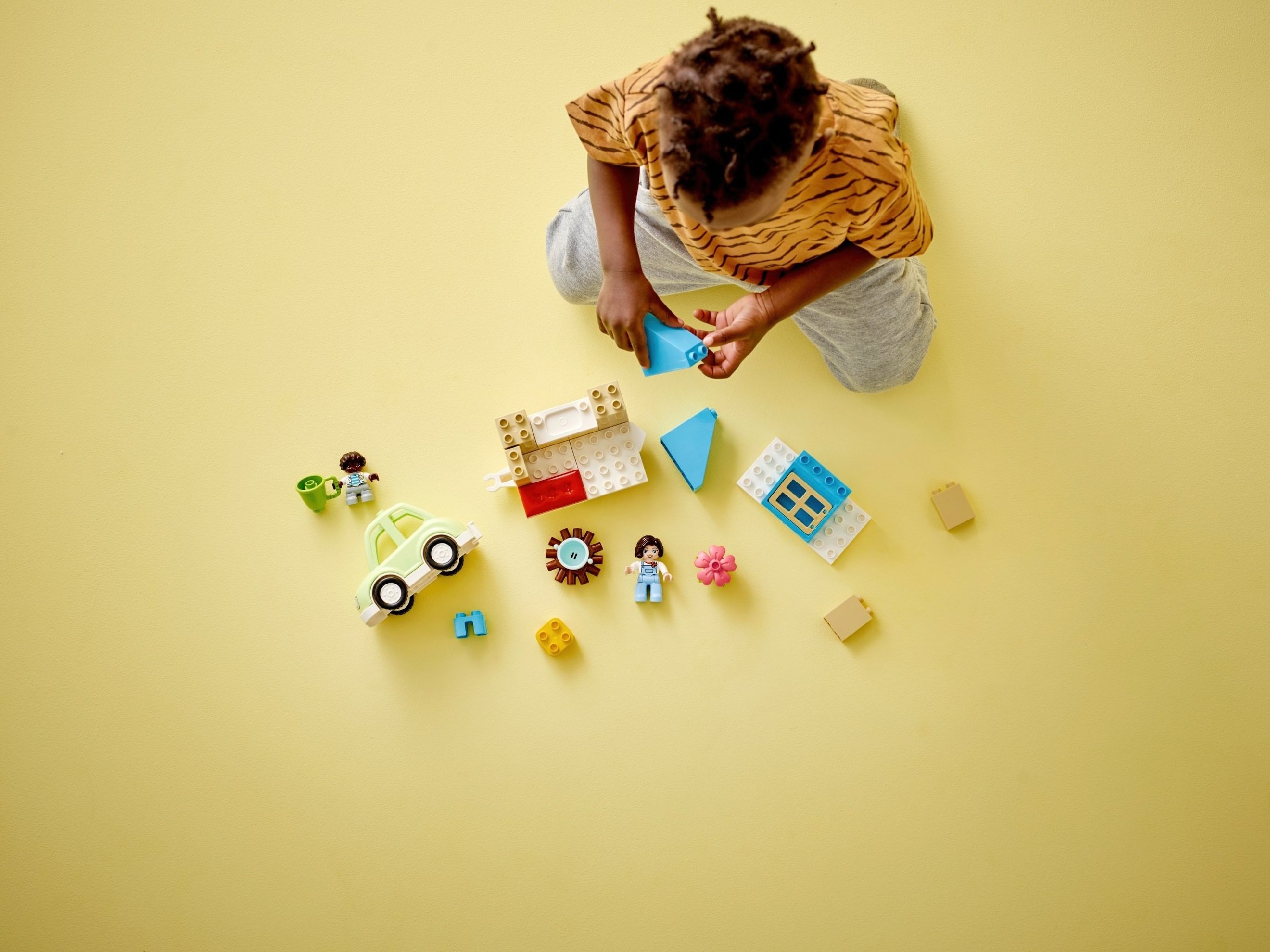 Конструктор Lego Duplo "Сімейний будинок на колесах", 10986 6