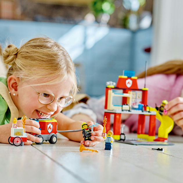 Конструктор Lego City "Пожарное депо и пожарная машина", 60375 3