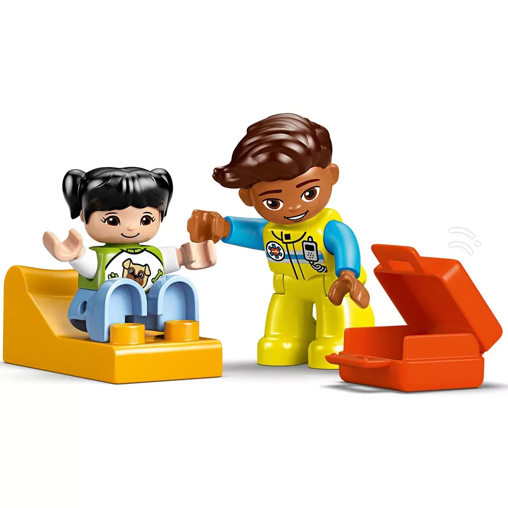 Конструктор Lego Duplo "Швидка допомога та водій", 10447 4
