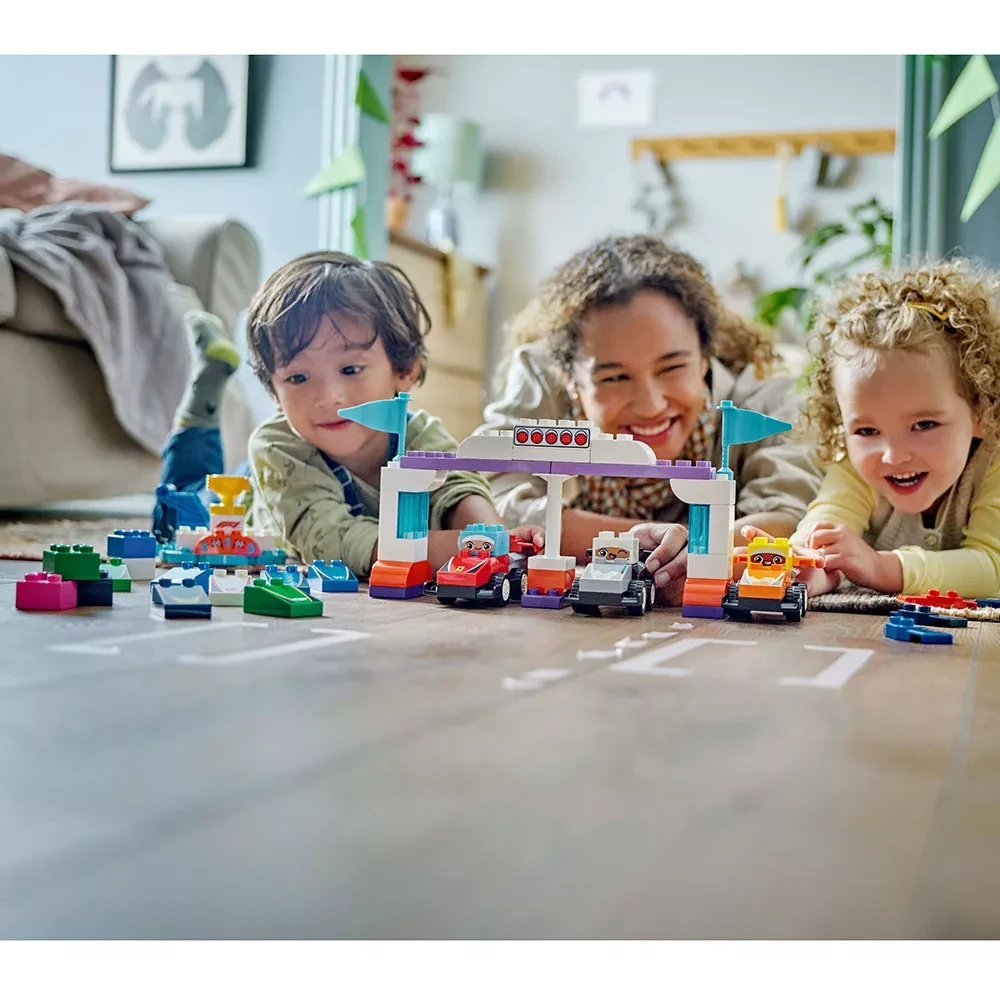Конструктор Lego Duplo "Автомобілі для перегонів і пілоти команд Формули-1", 10445 7