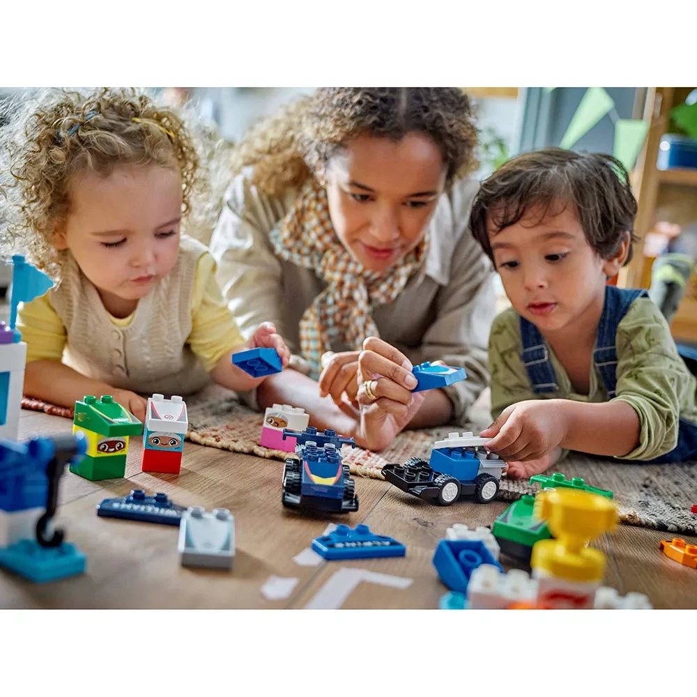 Конструктор Lego Duplo "Автомобілі для перегонів і пілоти команд Формули-1", 10445 9