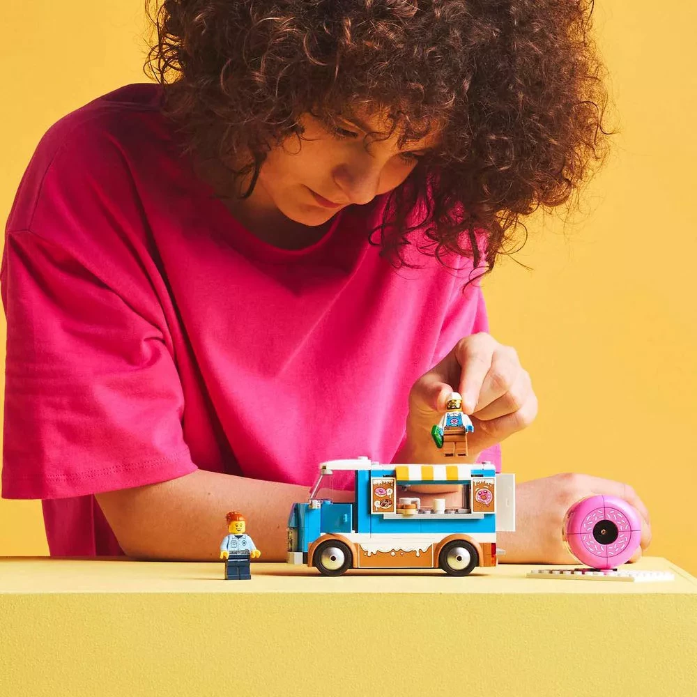 Конструктор Lego City "Грузовик с пончиками", 60452 11