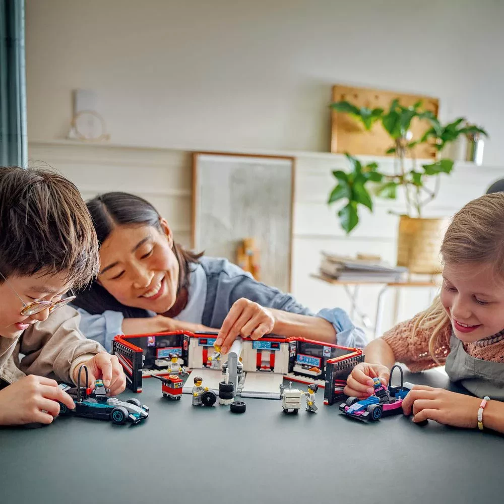 Конструктор Lego City "Гараж F1® та автомобілі Mercedes-AMG і Alpine", 60444 7