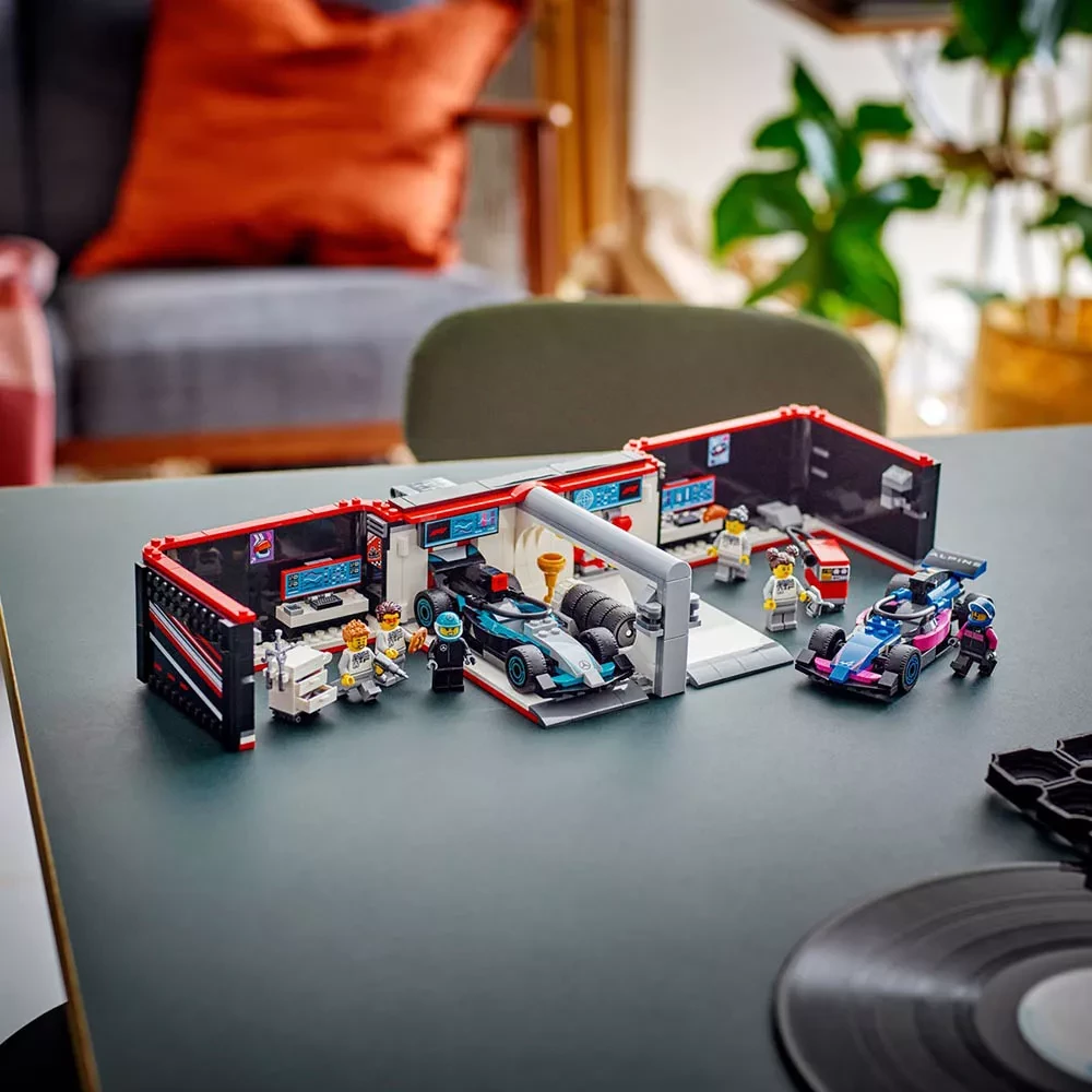 Конструктор Lego City "Гараж F1® та автомобілі Mercedes-AMG і Alpine", 60444 9