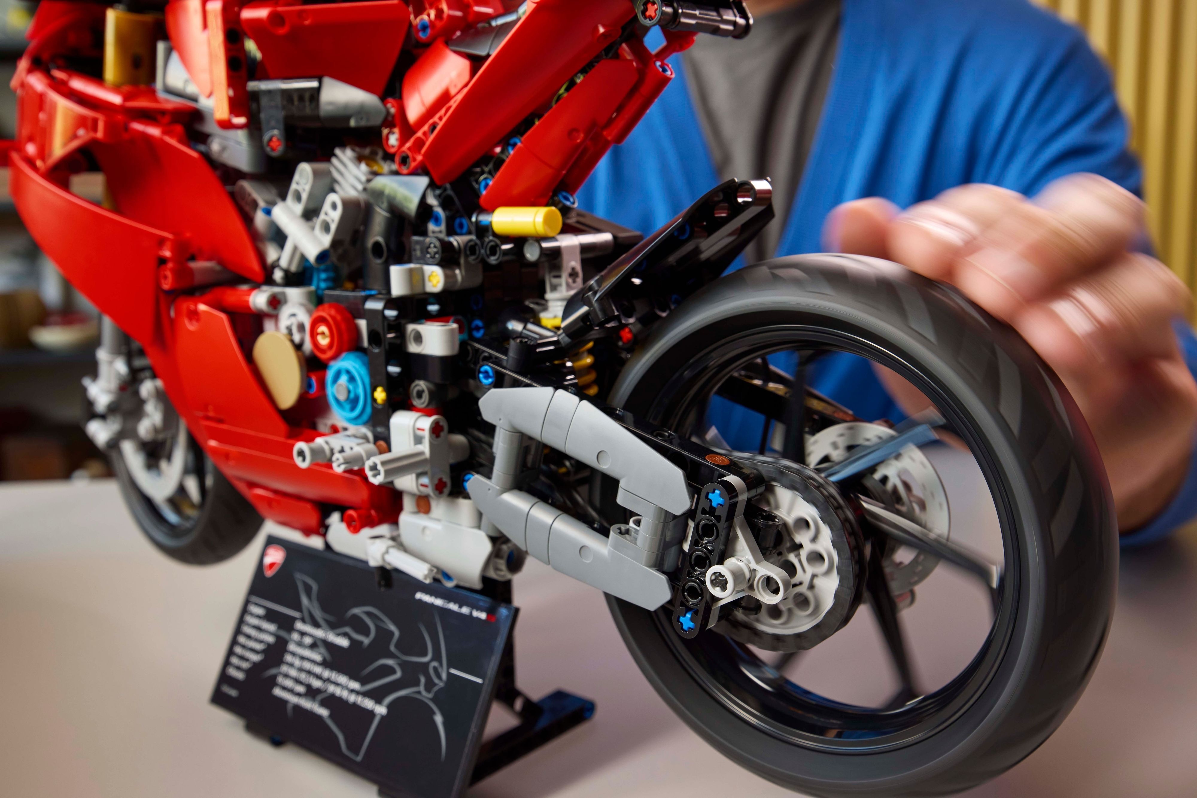 Конструктор Lego Technic "Мотоцикл Ducati Panigale V4 S", 42202 5