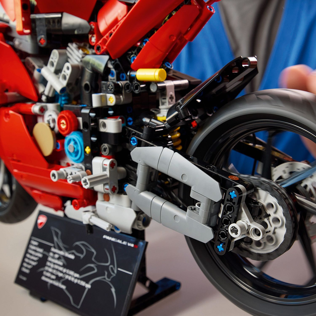 Конструктор Lego Technic "Мотоцикл Ducati Panigale V4 S", 42202 6