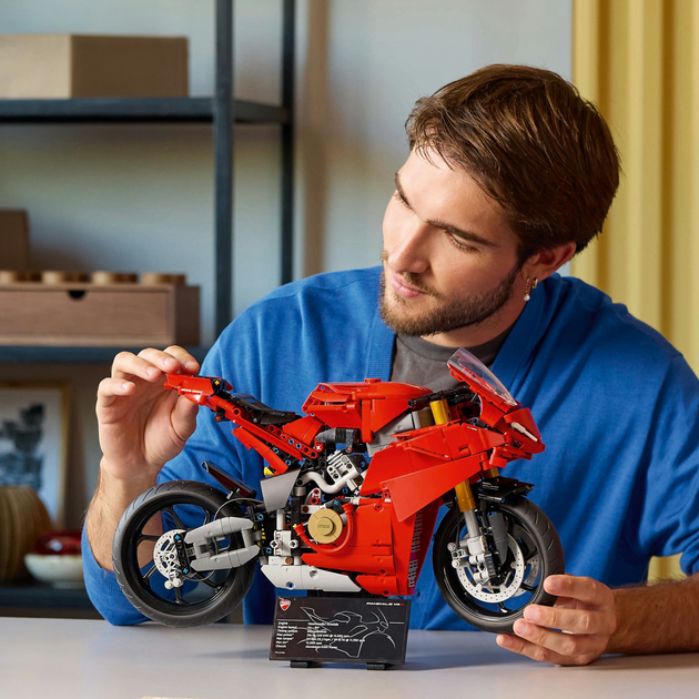 Конструктор Lego Technic "Мотоцикл Ducati Panigale V4 S", 42202 8