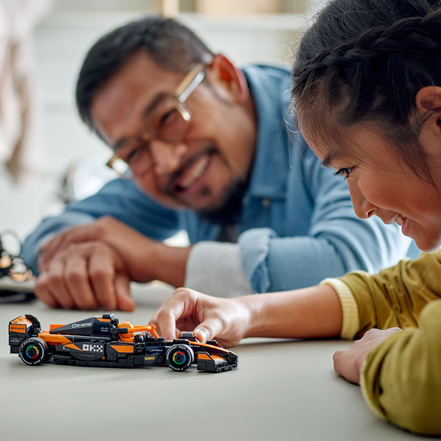 Конструктор Lego Speed Champions "Автомобіль для перегонів McLaren F1® Team MCL38", 77251 3