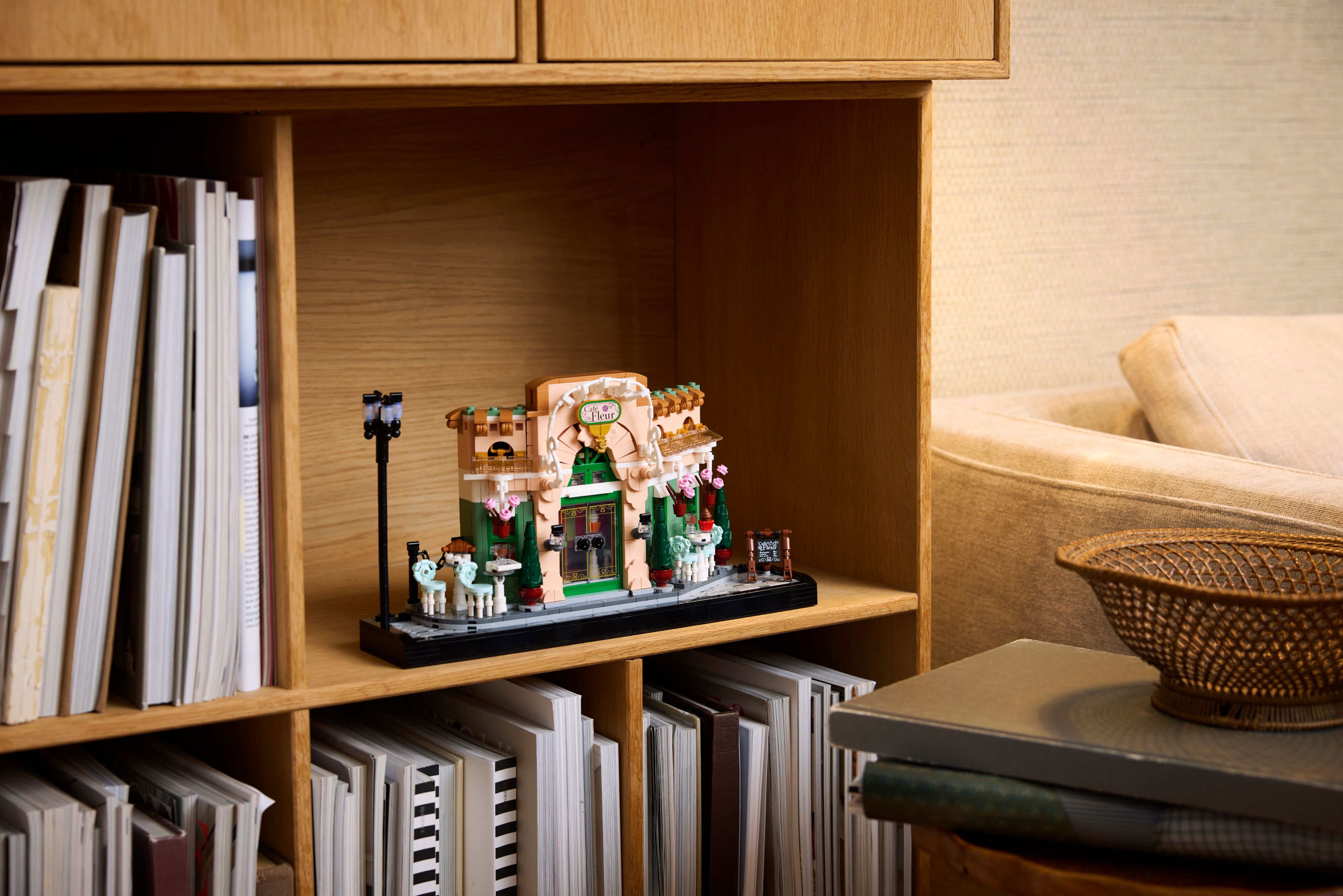 Конструктор Lego Icons "Французька кав`ярня", 10362 10