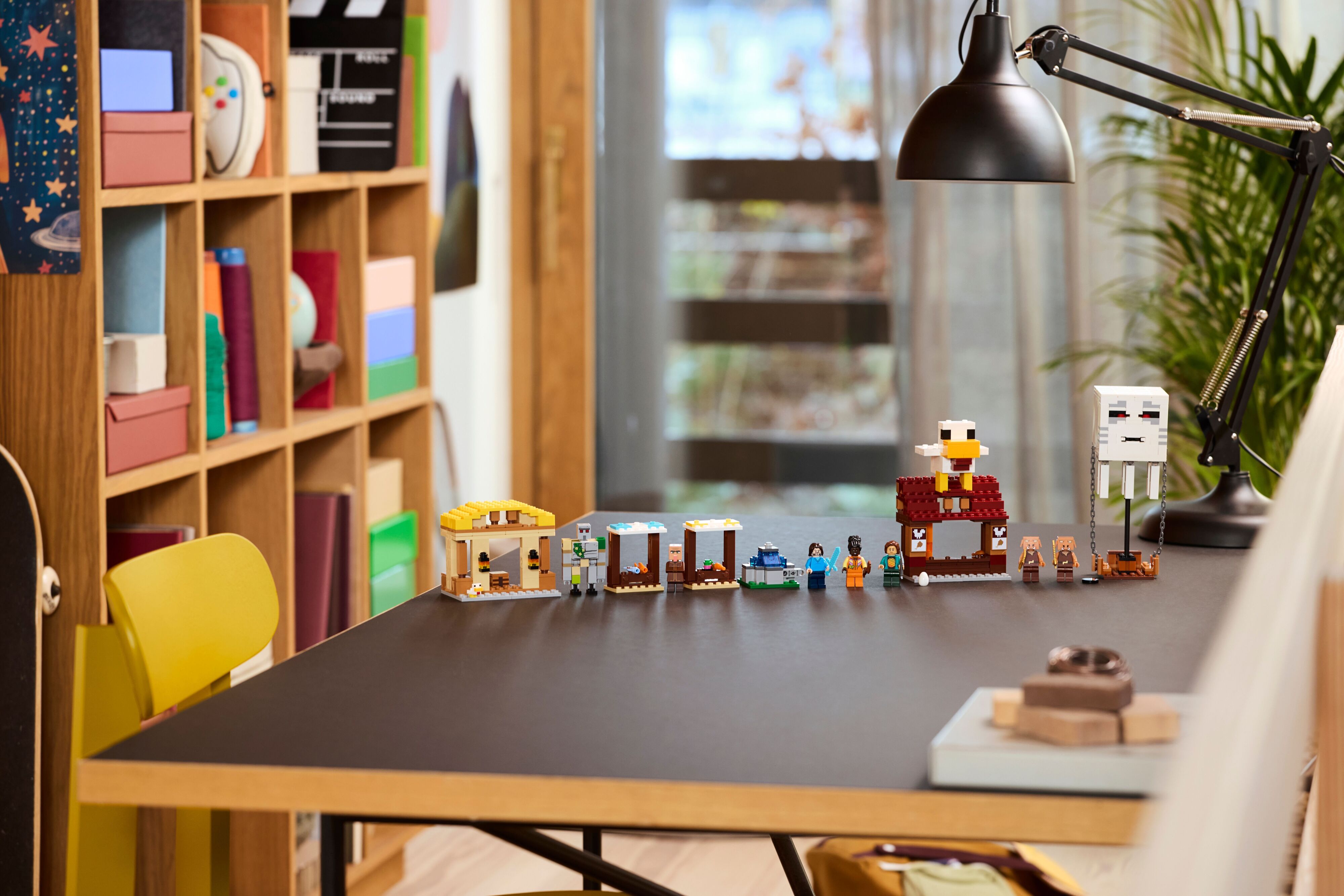 Конструктор Lego Minecraft "Напад на село з повітряною кулею Ґаст", 21273 4