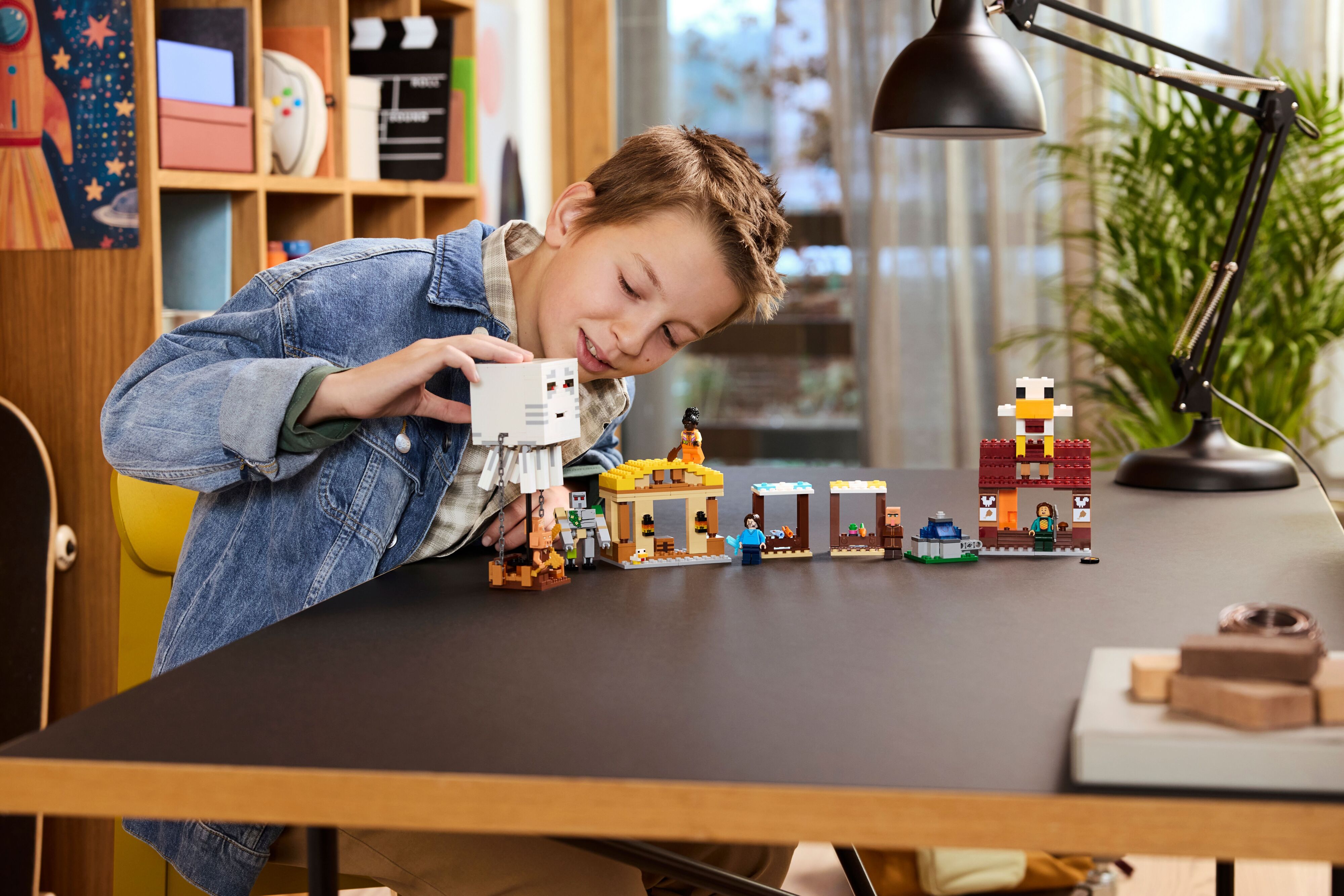 Конструктор Lego Minecraft "Напад на село з повітряною кулею Ґаст", 21273 5