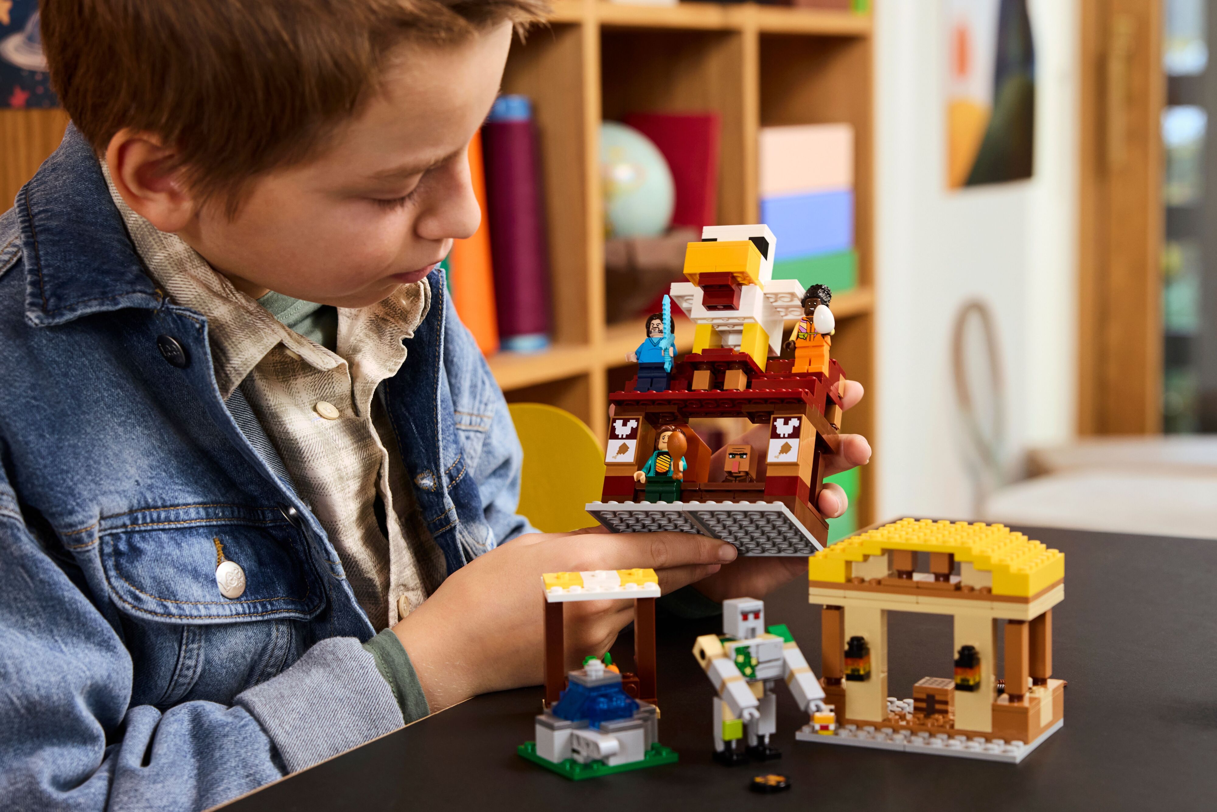Конструктор Lego Minecraft "Напад на село з повітряною кулею Ґаст", 21273 6