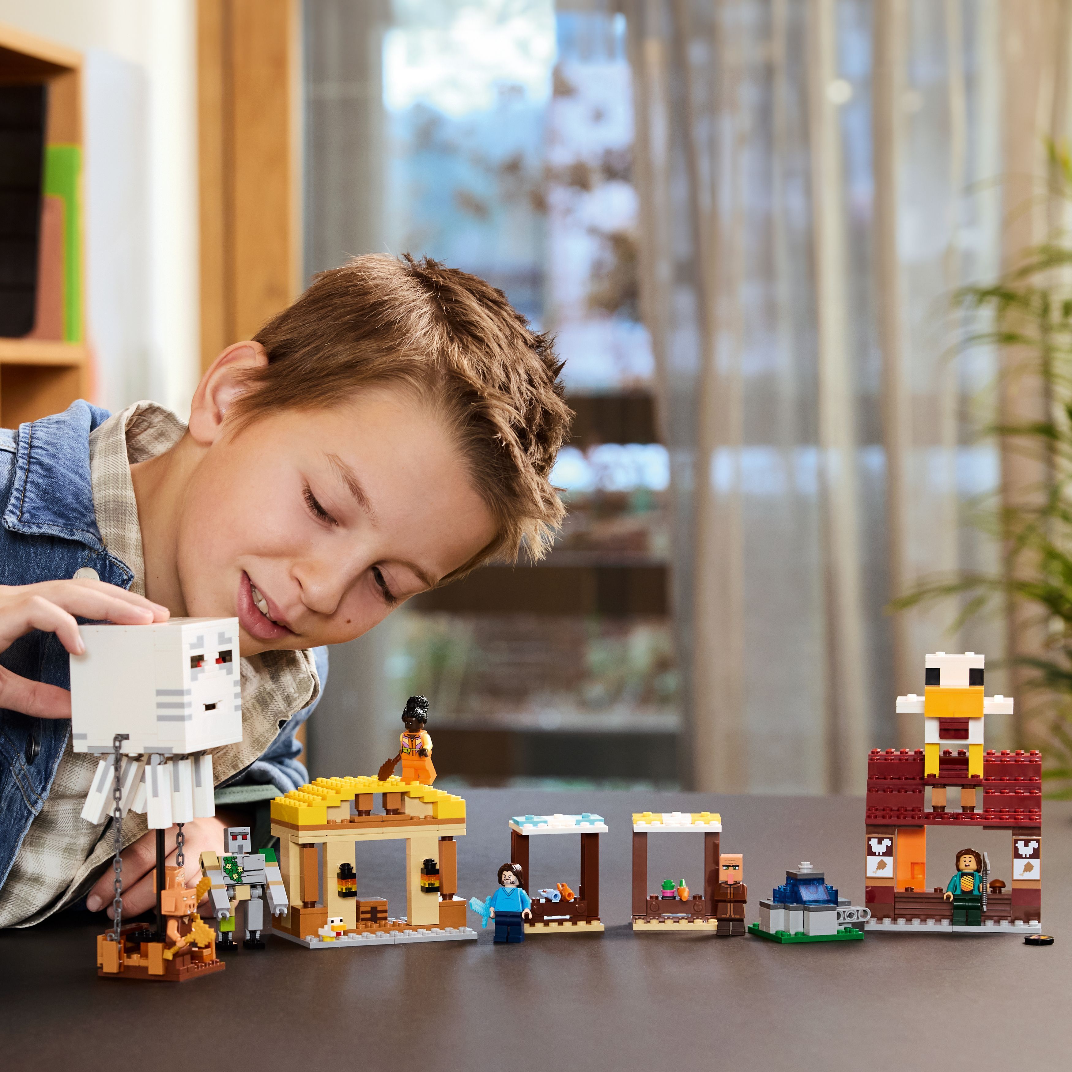 Конструктор Lego Minecraft "Напад на село з повітряною кулею Ґаст", 21273 7