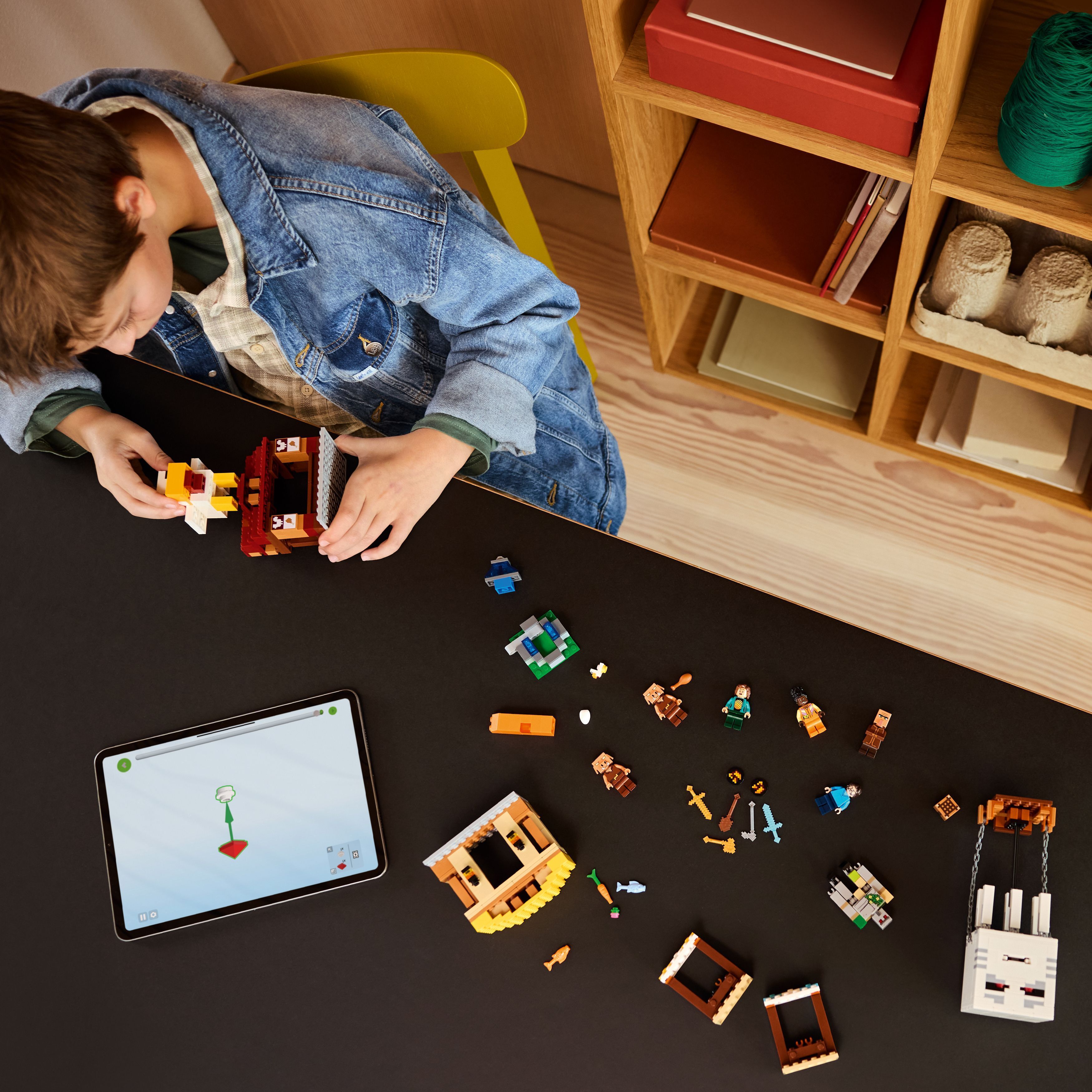 Конструктор Lego Minecraft "Напад на село з повітряною кулею Ґаст", 21273 8
