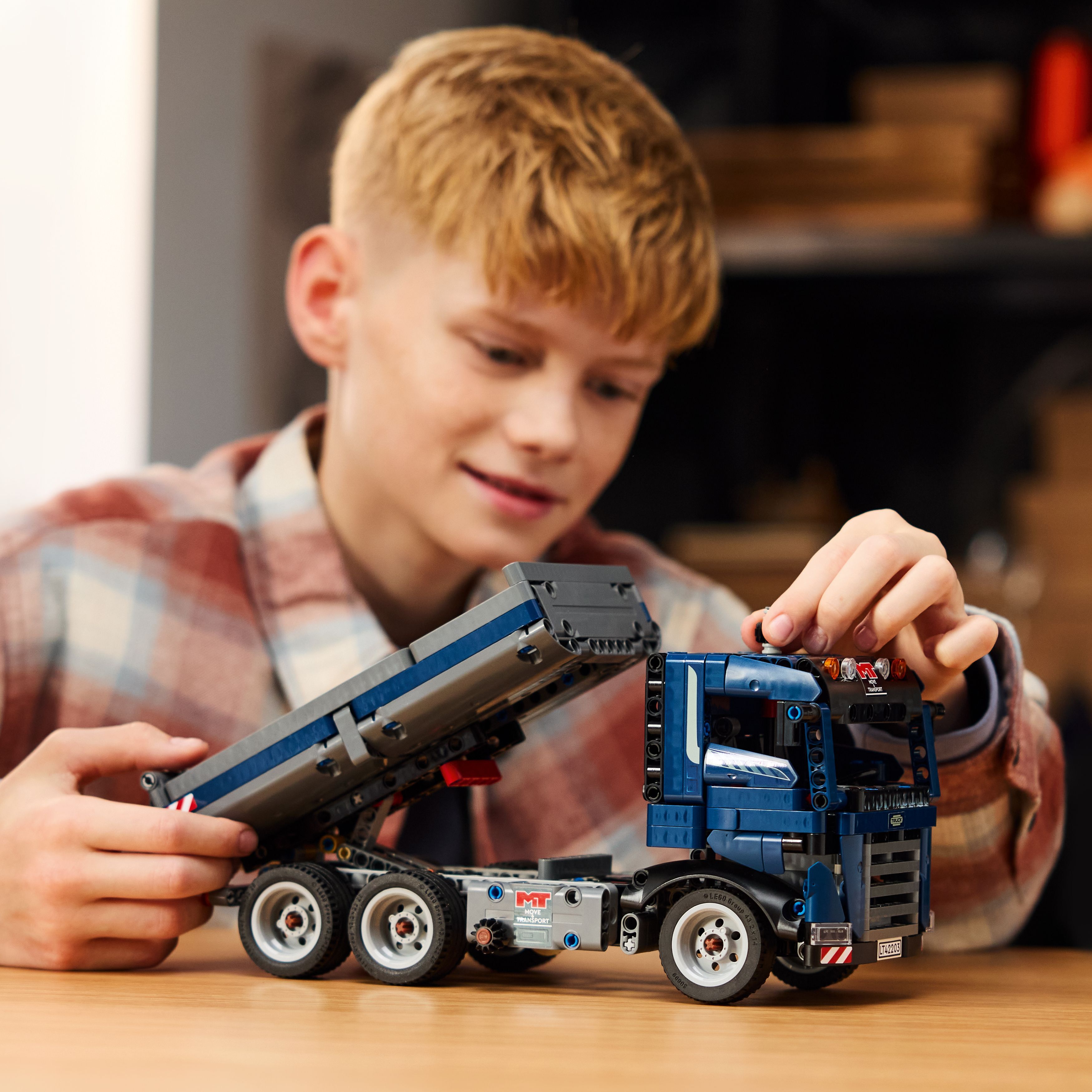 Конструктор Lego Technic "Самосвал", 42203 9