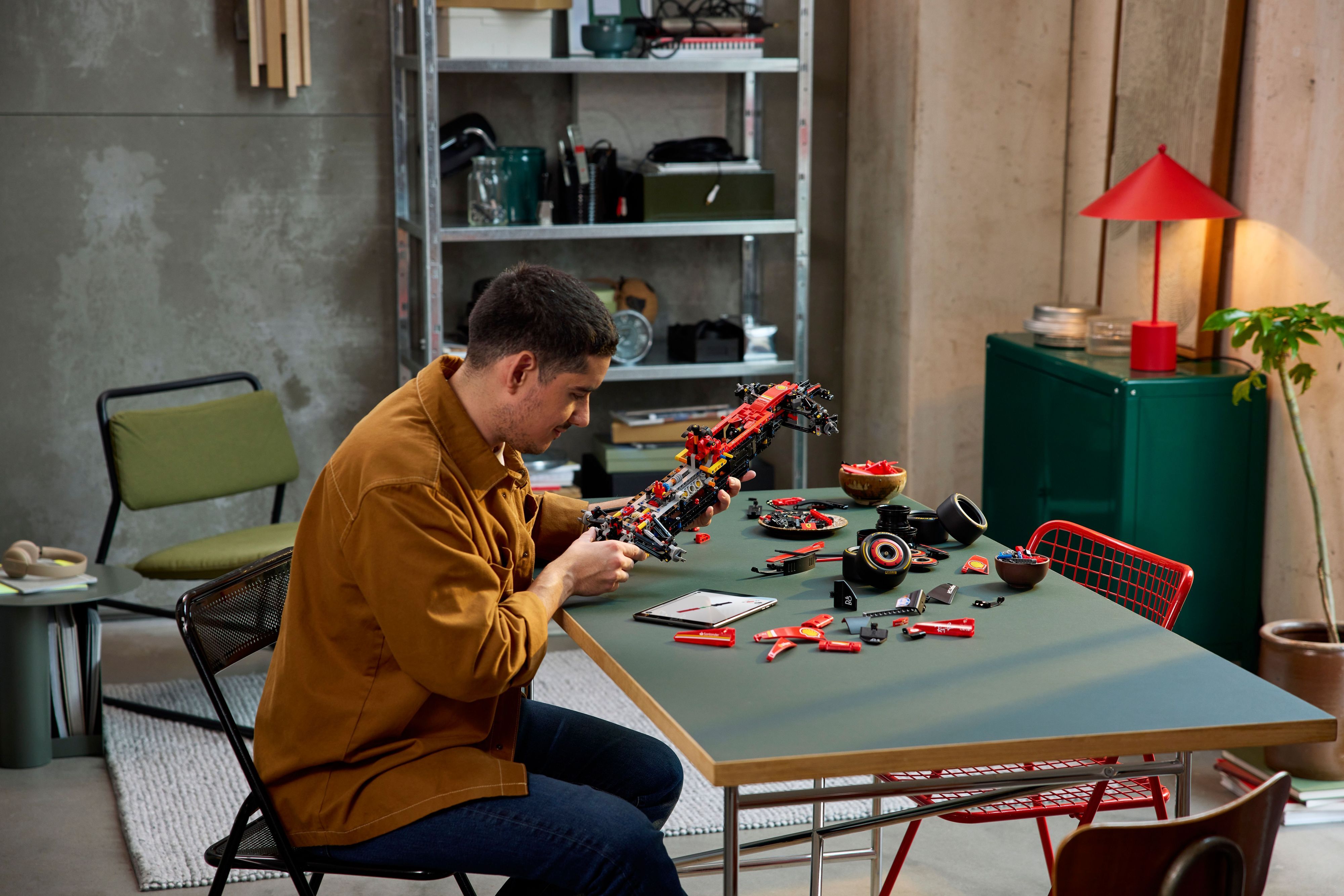 Конструктор Lego Technic "Автомобиль F1 Ferrari SF-24", 42207 8