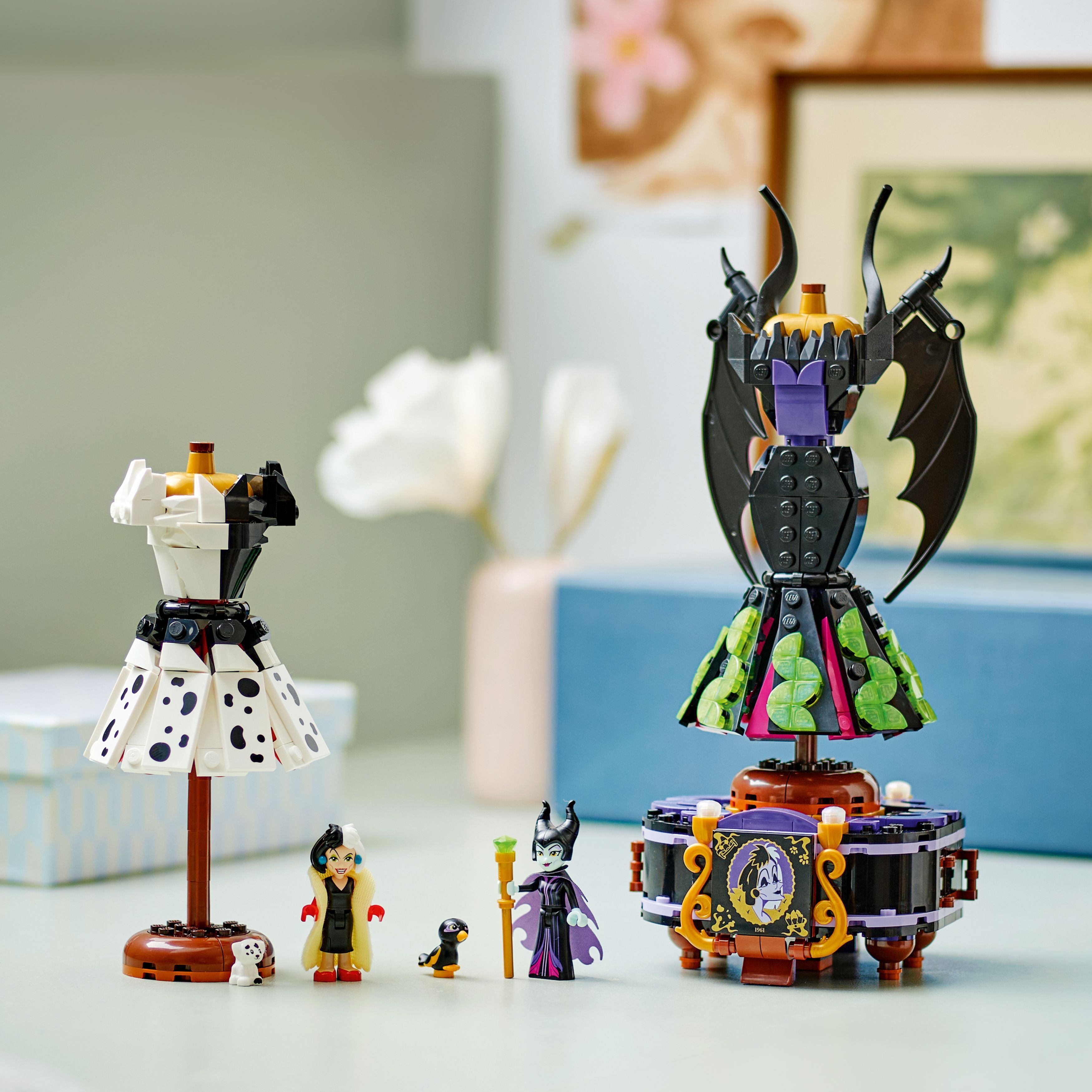 Конструктор Lego Disney "Сукні Малефісенти та Лютелли де Віль", 43262 4