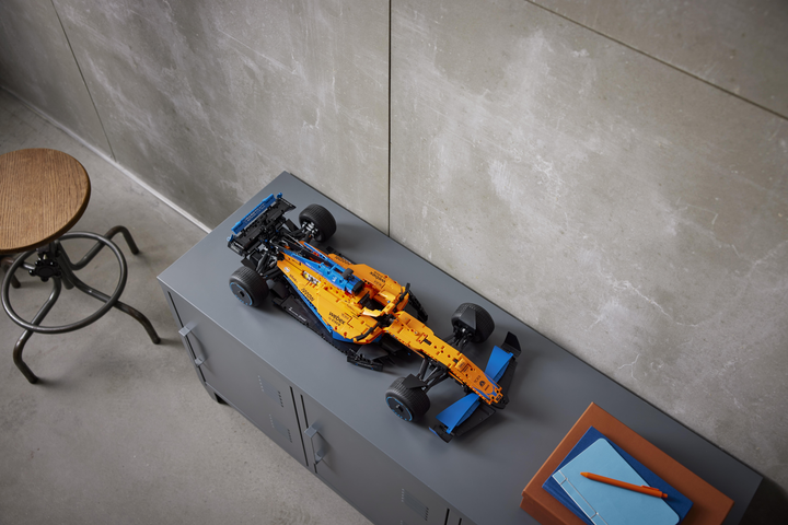Конструктор Lego Technic "Гоночний автомобіль McLaren Formula 1™", 42141 4