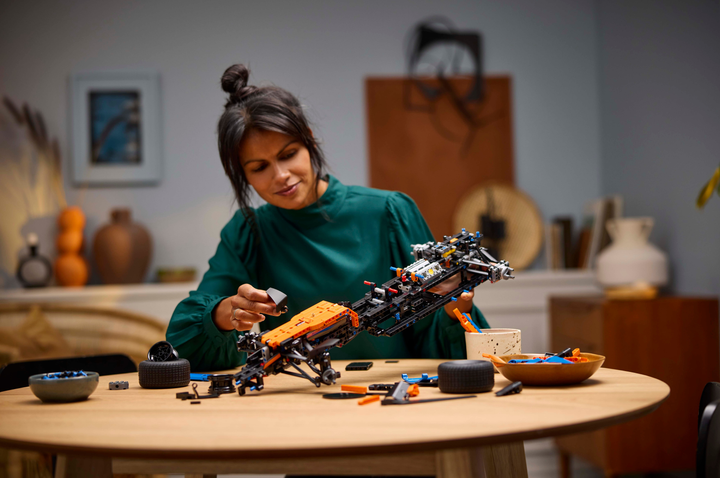 Конструктор Lego Technic "Гоночний автомобіль McLaren Formula 1™", 42141 7