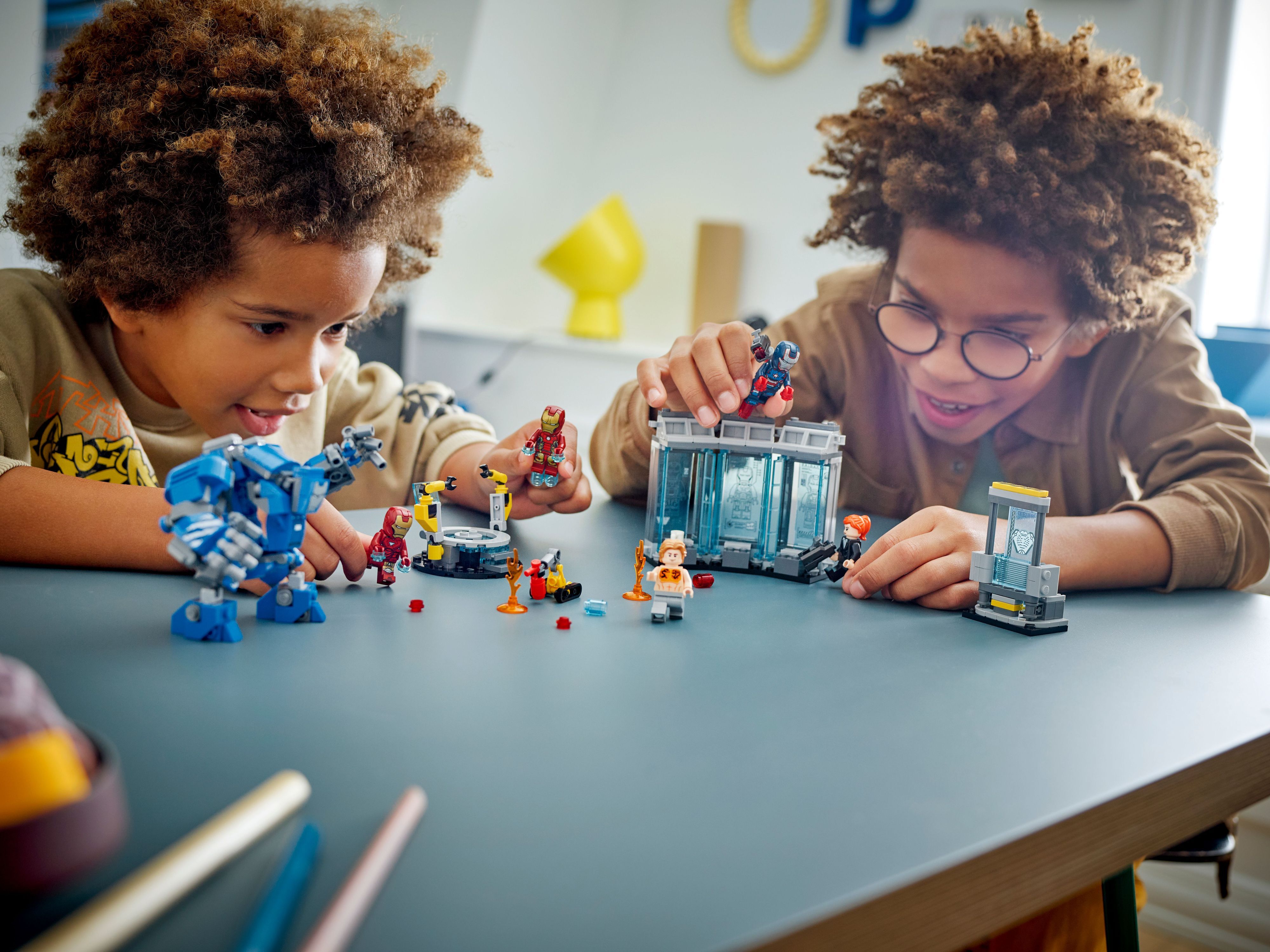 Конструктор Lego Marvel "Лаборатория Железного Человека: зал доспехов", 76315 10