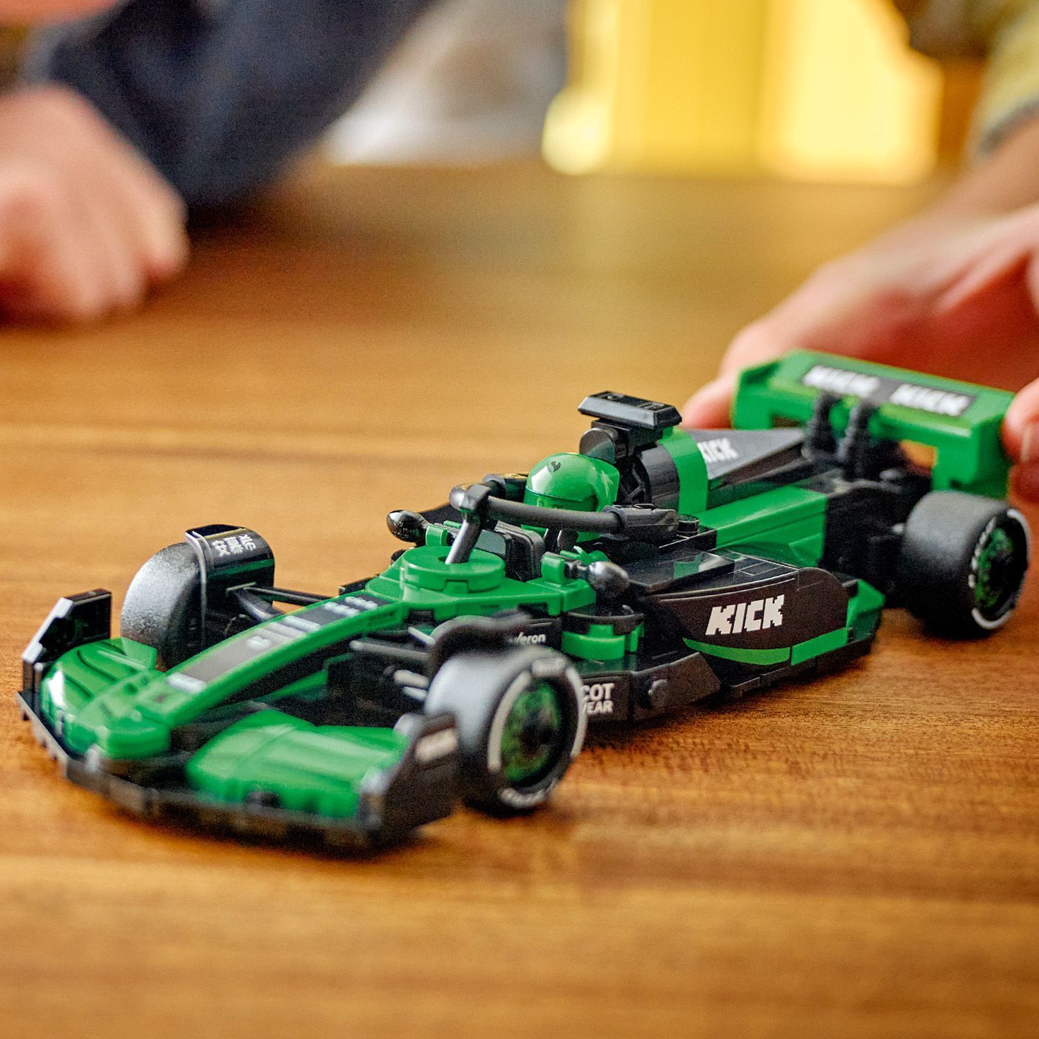 Конструктор Lego Speed Champions "Автомобіль для перегонів KICK Sauber F1® Team C44", 77247 6