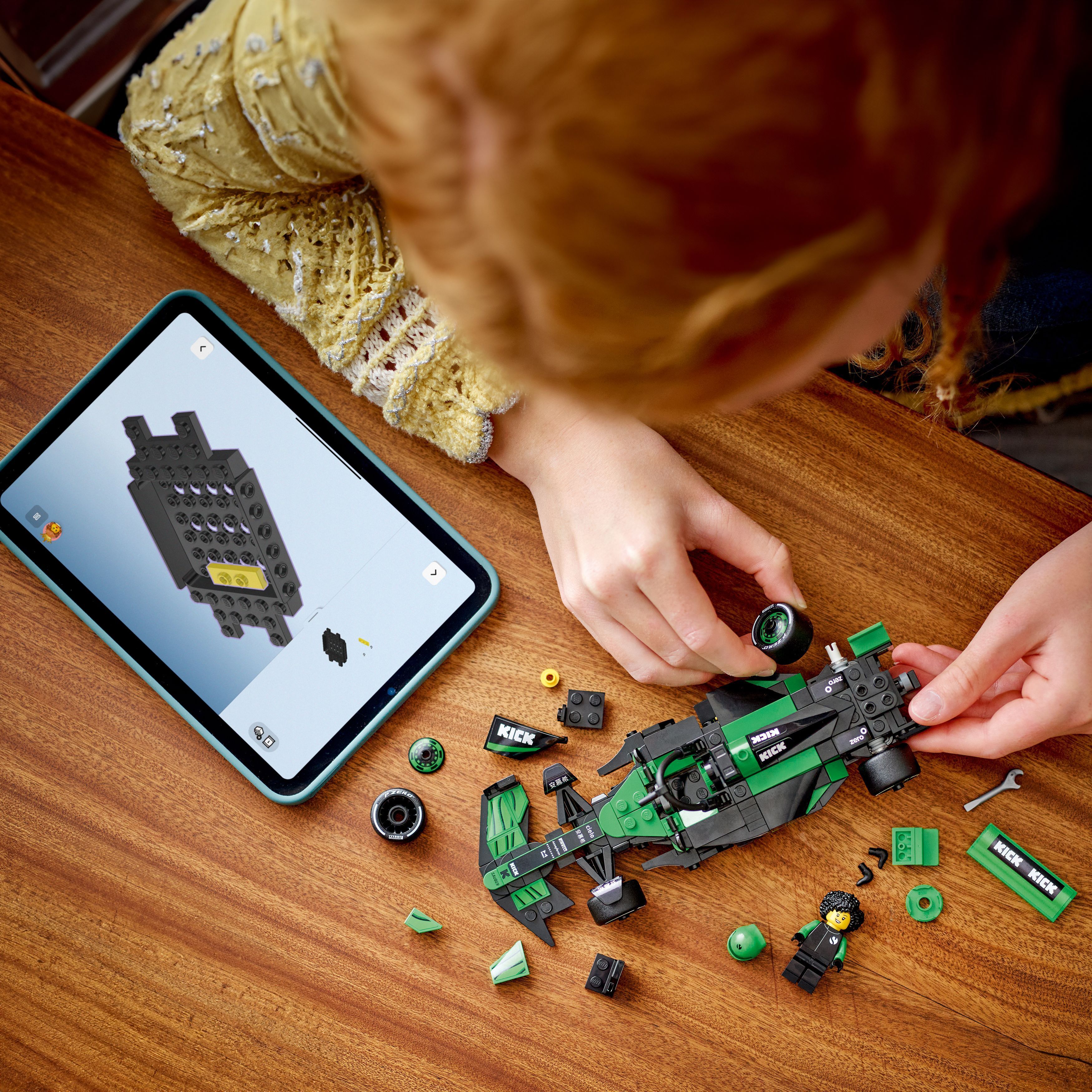 Конструктор Lego Speed Champions "Автомобіль для перегонів KICK Sauber F1® Team C44", 77247 7