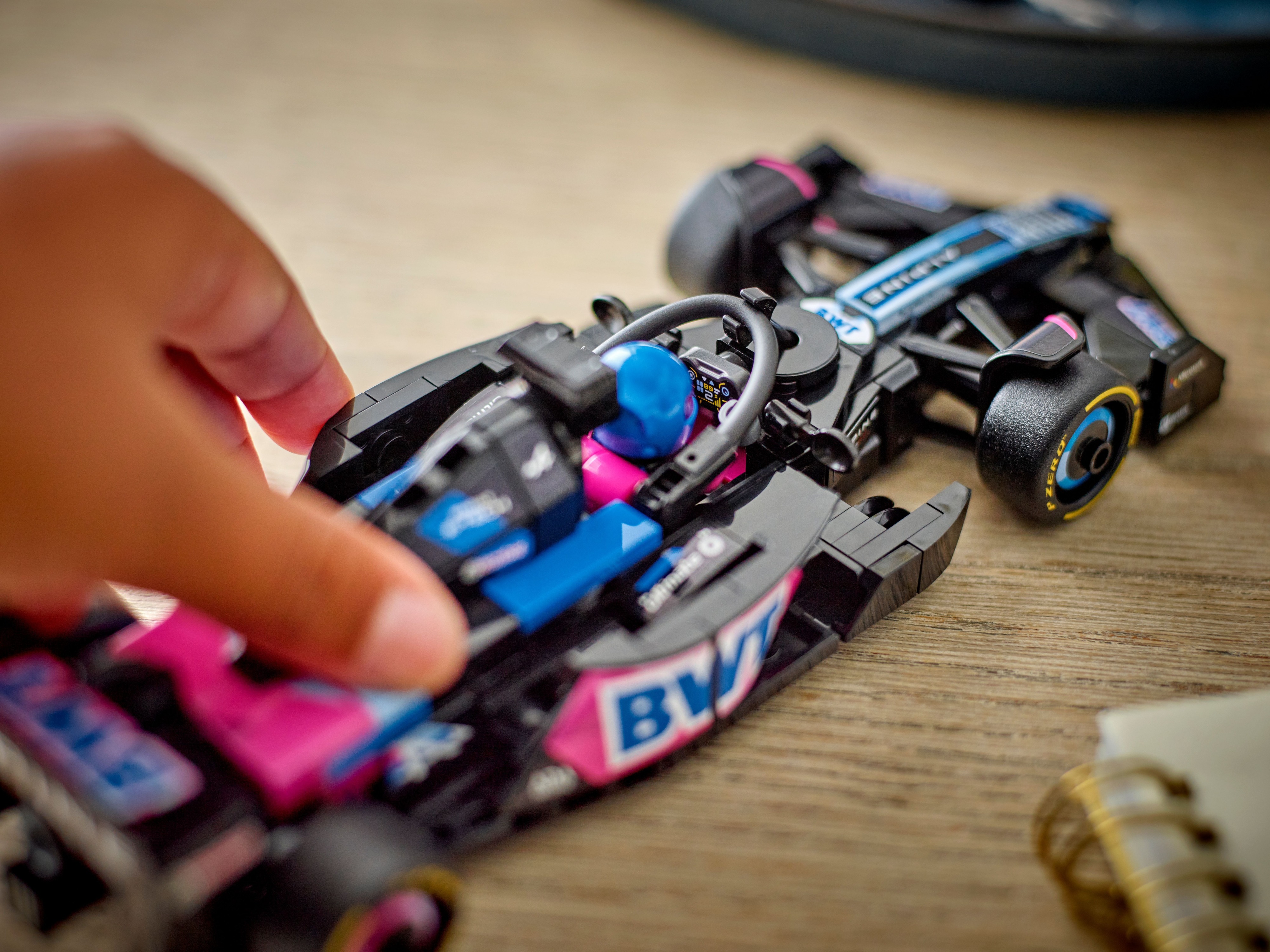 Конструктор Lego Speed Champions "Автомобіль для перегонів BWT Alpine F1® Team A524", 77248 5