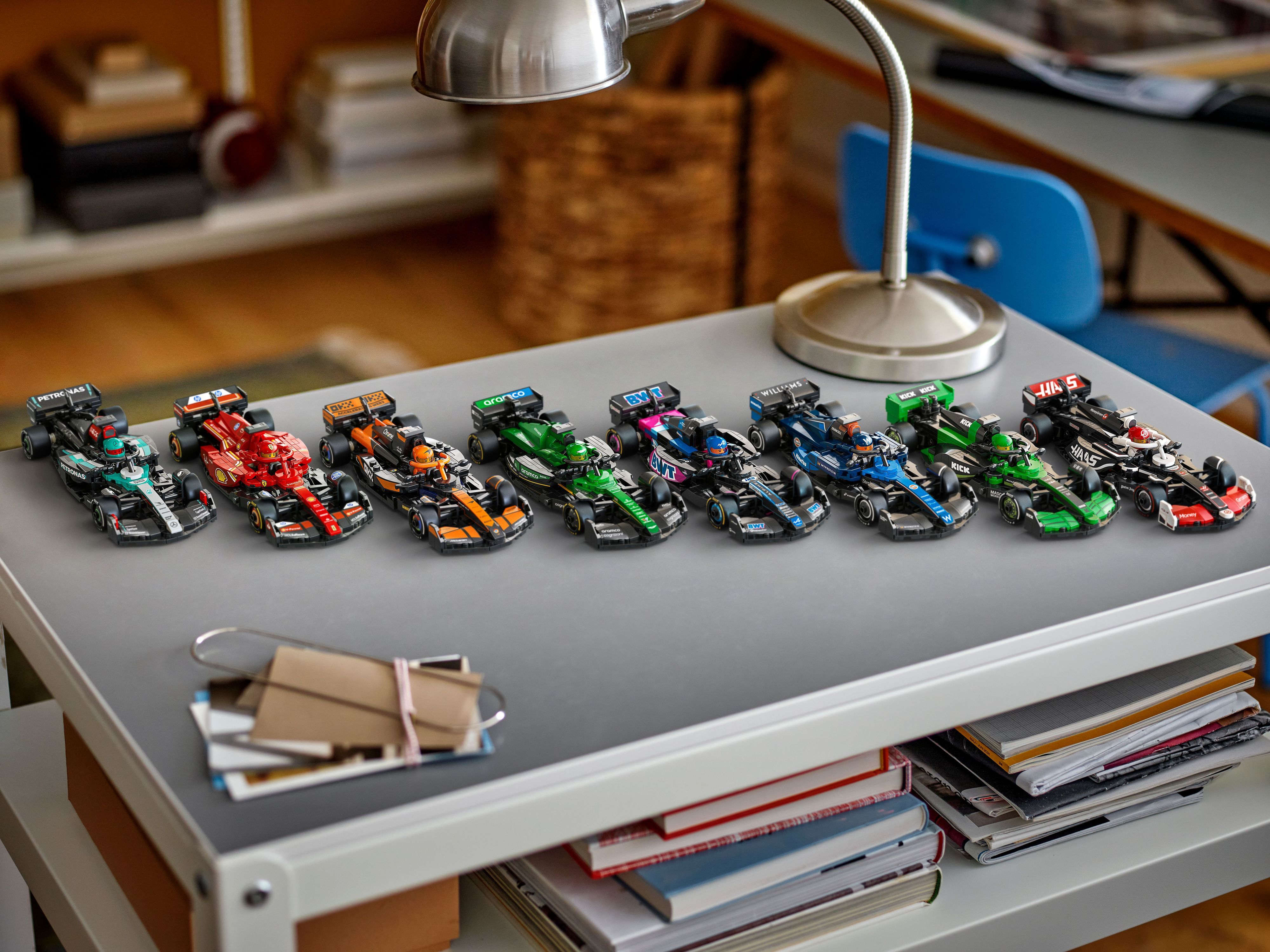 Конструктор Lego Speed Champions "Автомобіль для перегонів MoneyGram Haas F1® Team VF-24", 77250 6