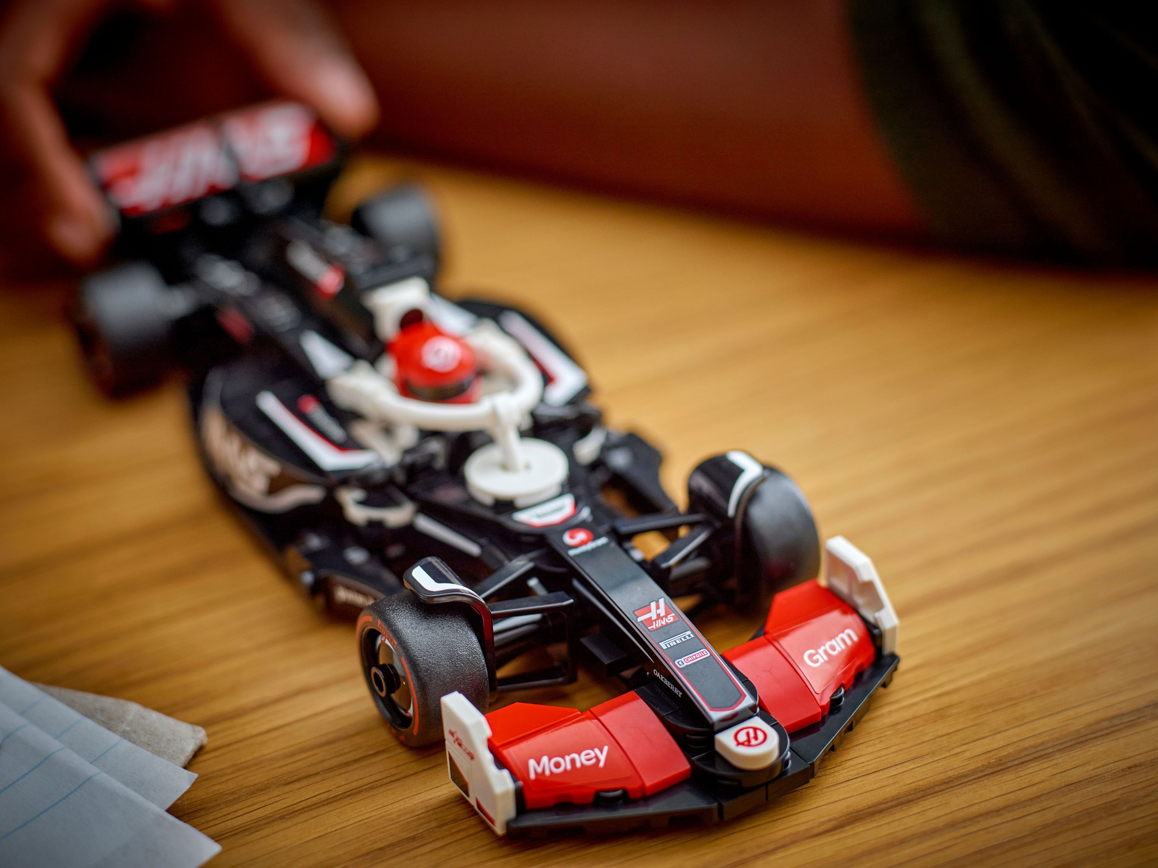 Конструктор Lego Speed Champions "Автомобіль для перегонів MoneyGram Haas F1® Team VF-24", 77250 7